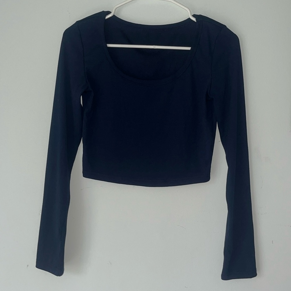Navy blue scoop neck long-sleeve t-shirt
